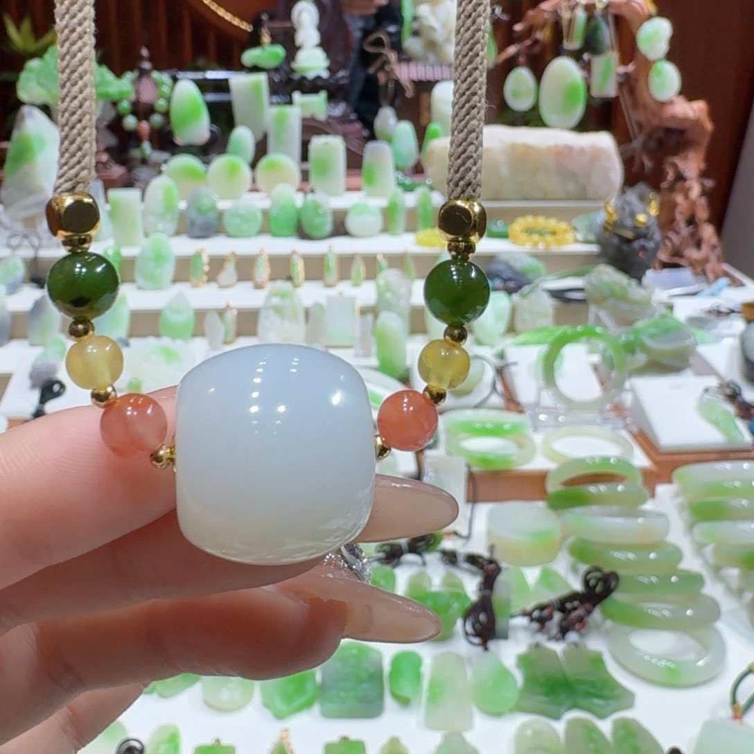 和田玉俄白路路通未镶嵌