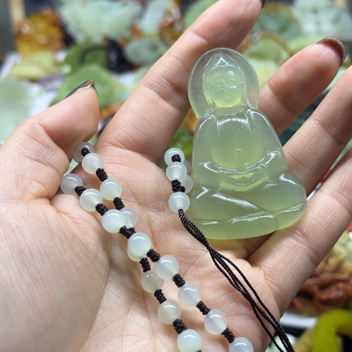 东***瑰蛇纹石玉未镶嵌颈饰