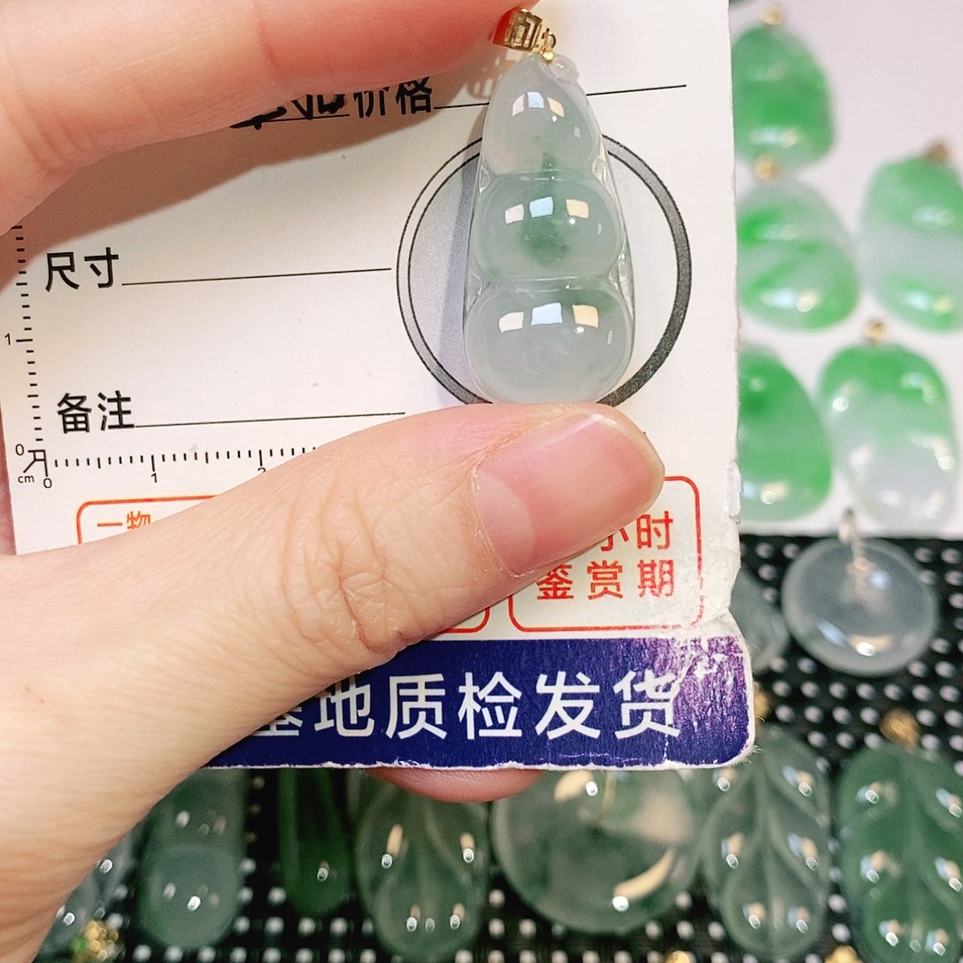 翡翠吊坠(不含链)18K金镶嵌