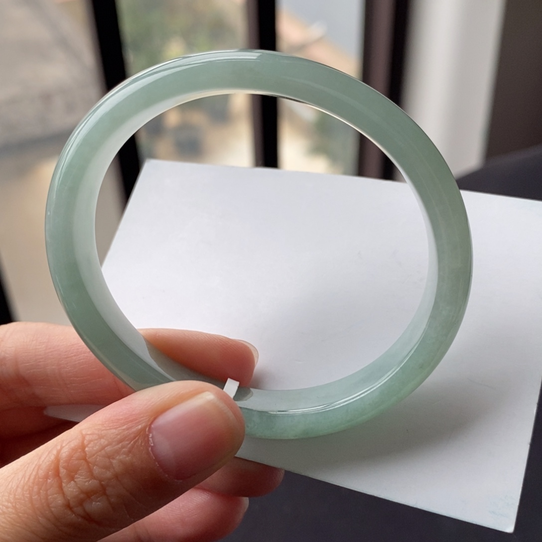 翡翠未镶嵌手镯56.5贵妃湖水绿