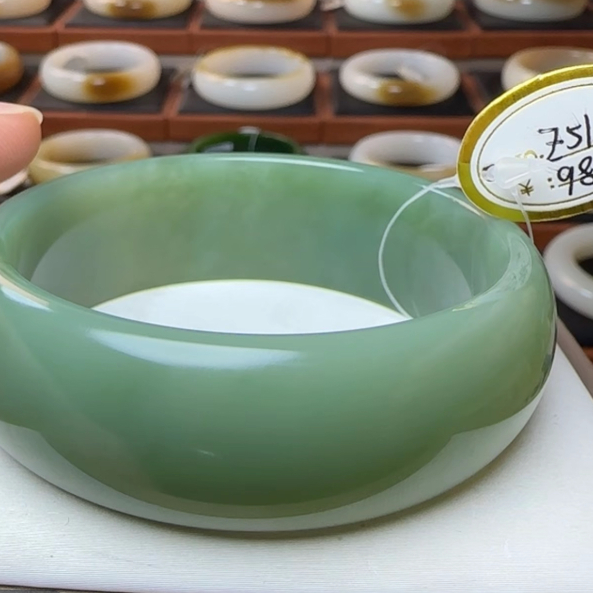 宽版轮胎和田玉夹层细料大气上档次