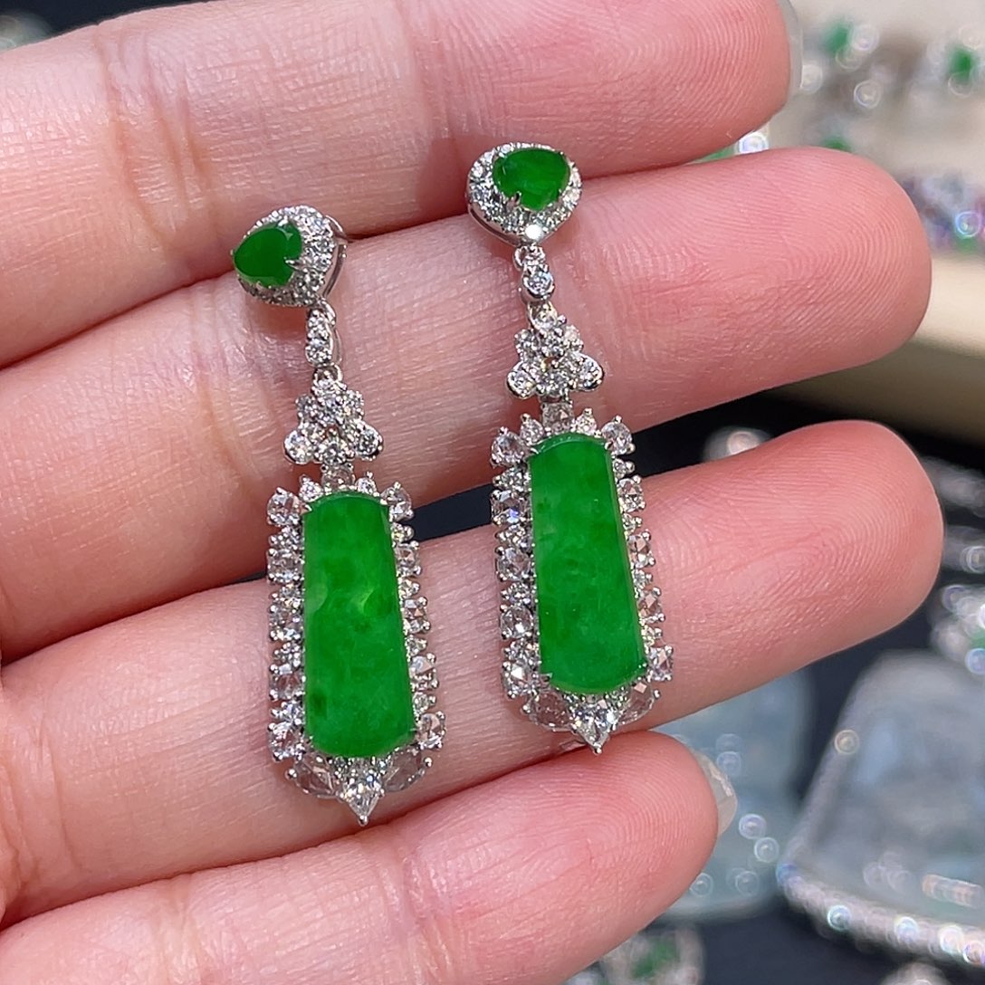 翡翠18K金镶嵌耳饰阳绿无事牌