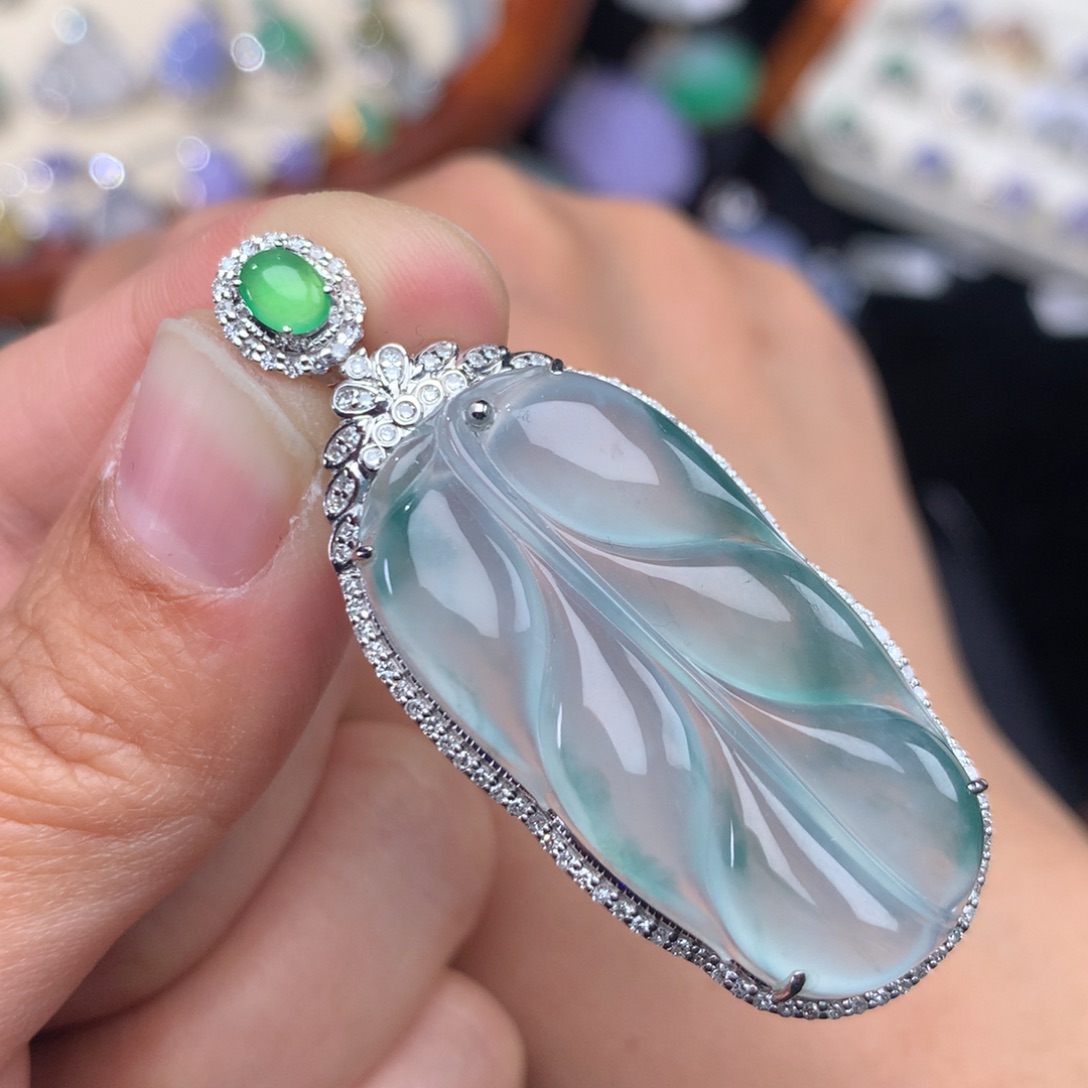 翡翠吊坠(不含链)18K金镶嵌