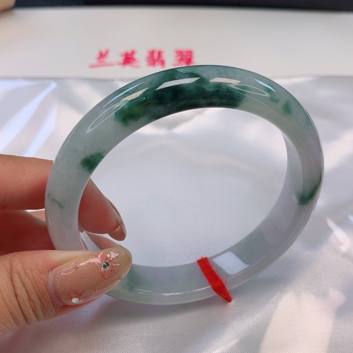 翡翠手镯未镶嵌60+圈