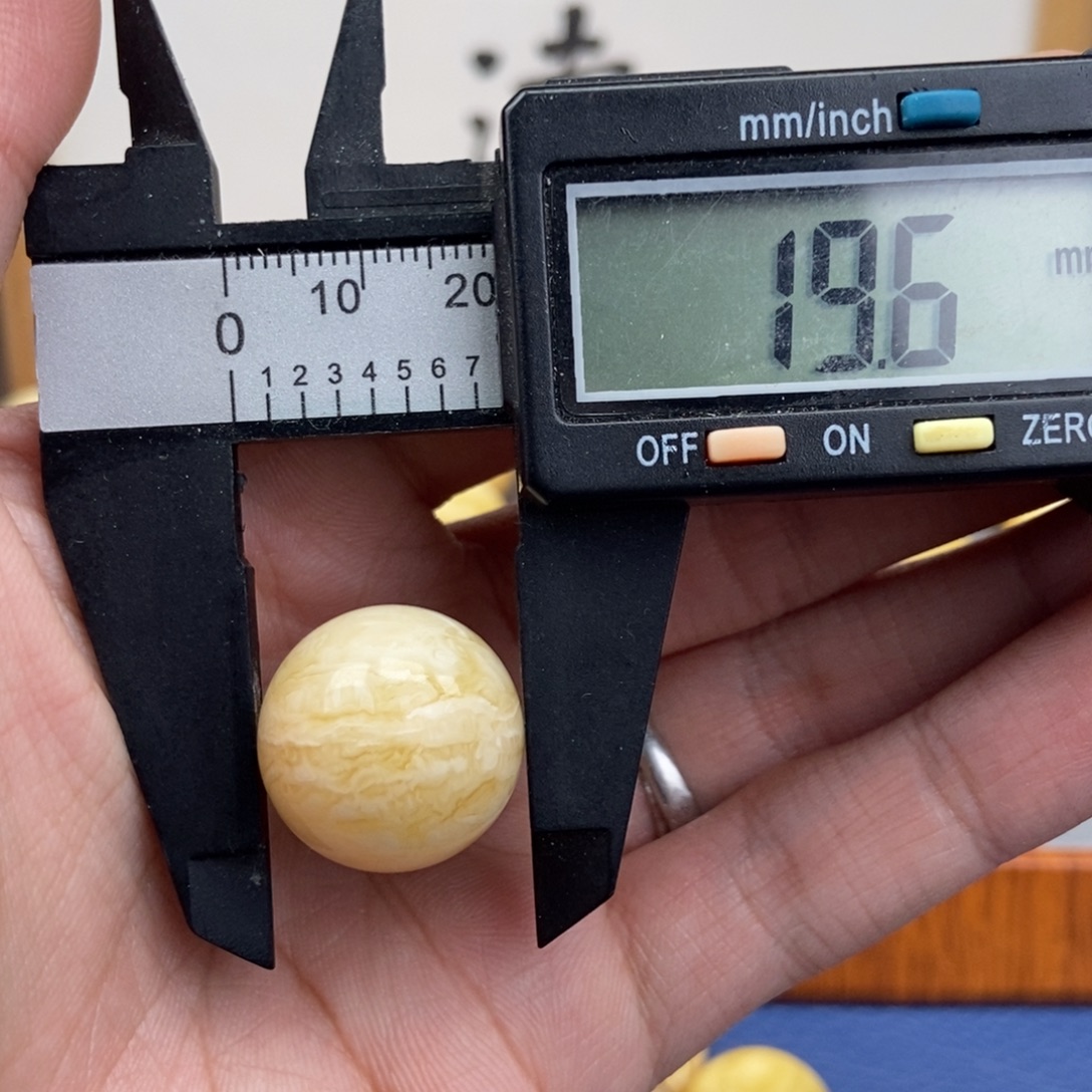 小***笔琥珀未镶嵌裸石蜜蜡