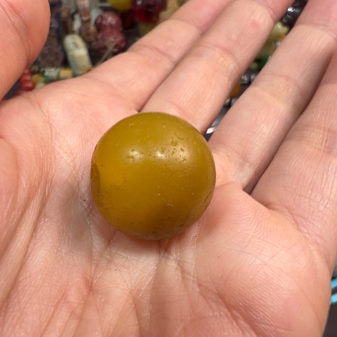 琥珀裸石未镶嵌做工精致大方