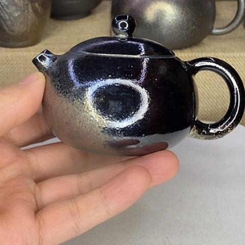 好***是云南建水紫陶柴烧壶