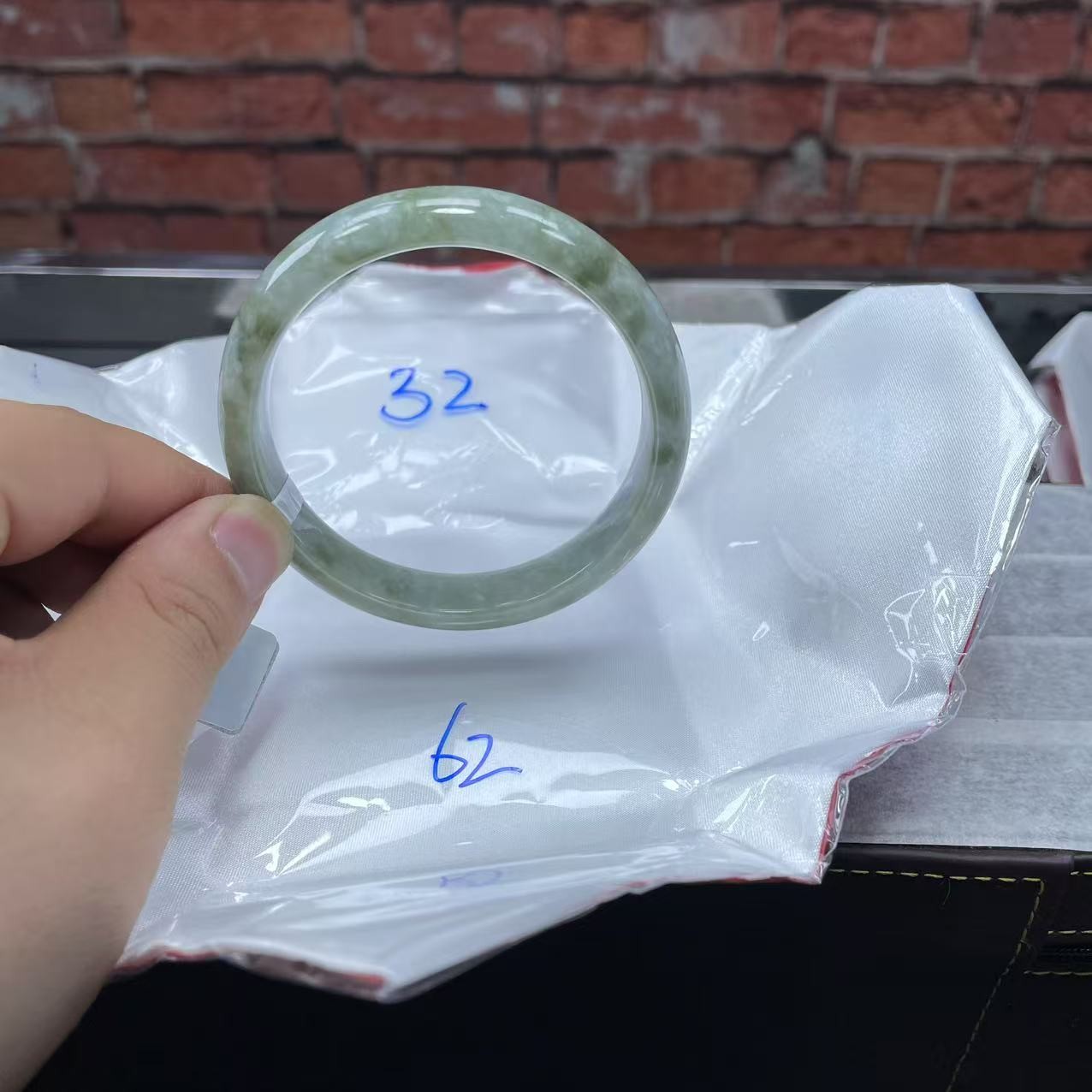 毛货手镯需精细抛光/32