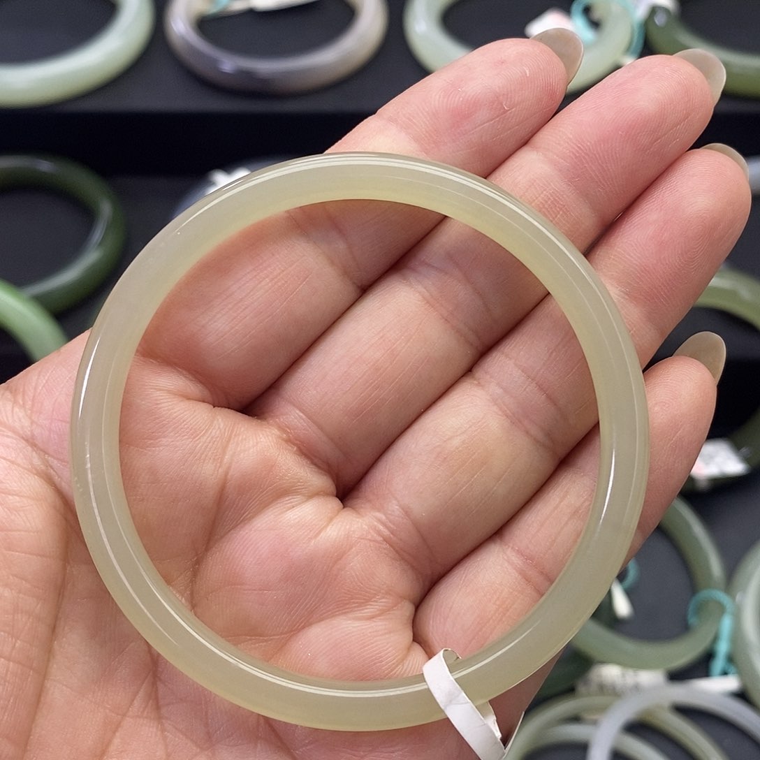 和田玉手镯未镶嵌57:58