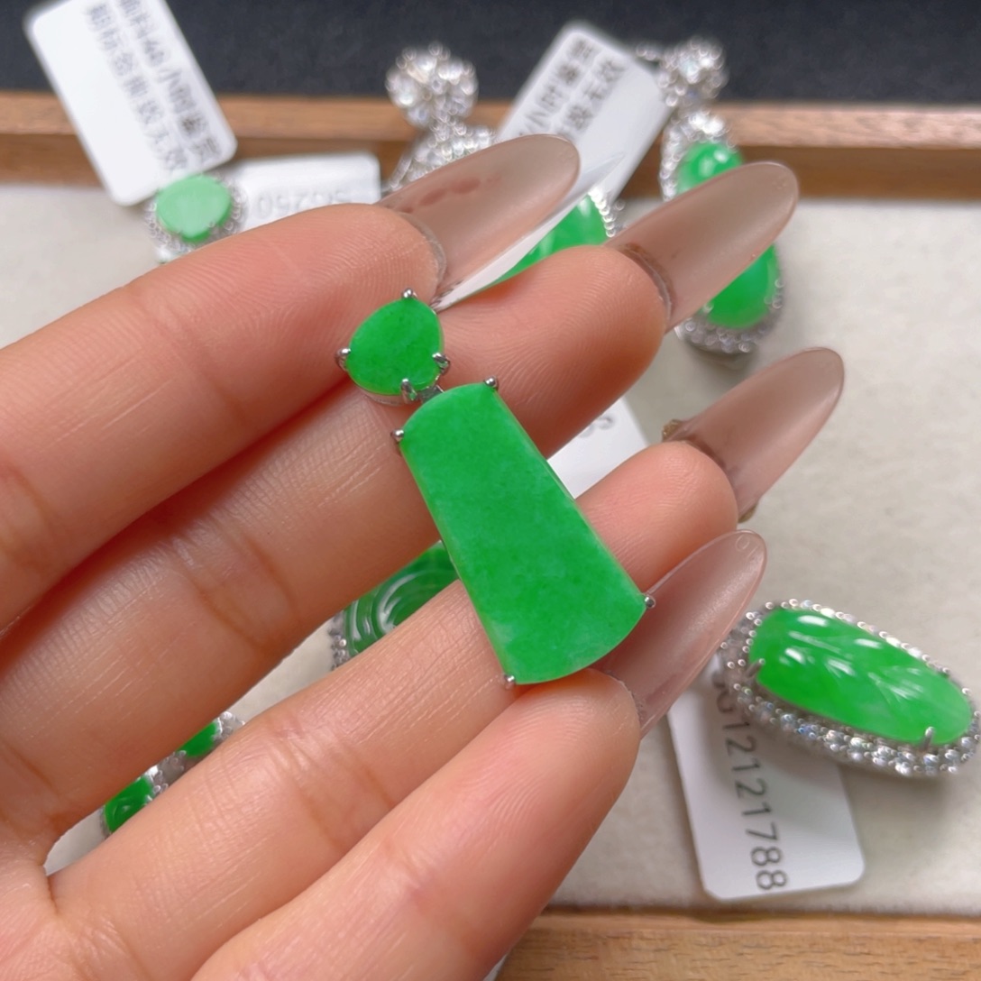 翡翠颈饰银S925镶嵌翡翠