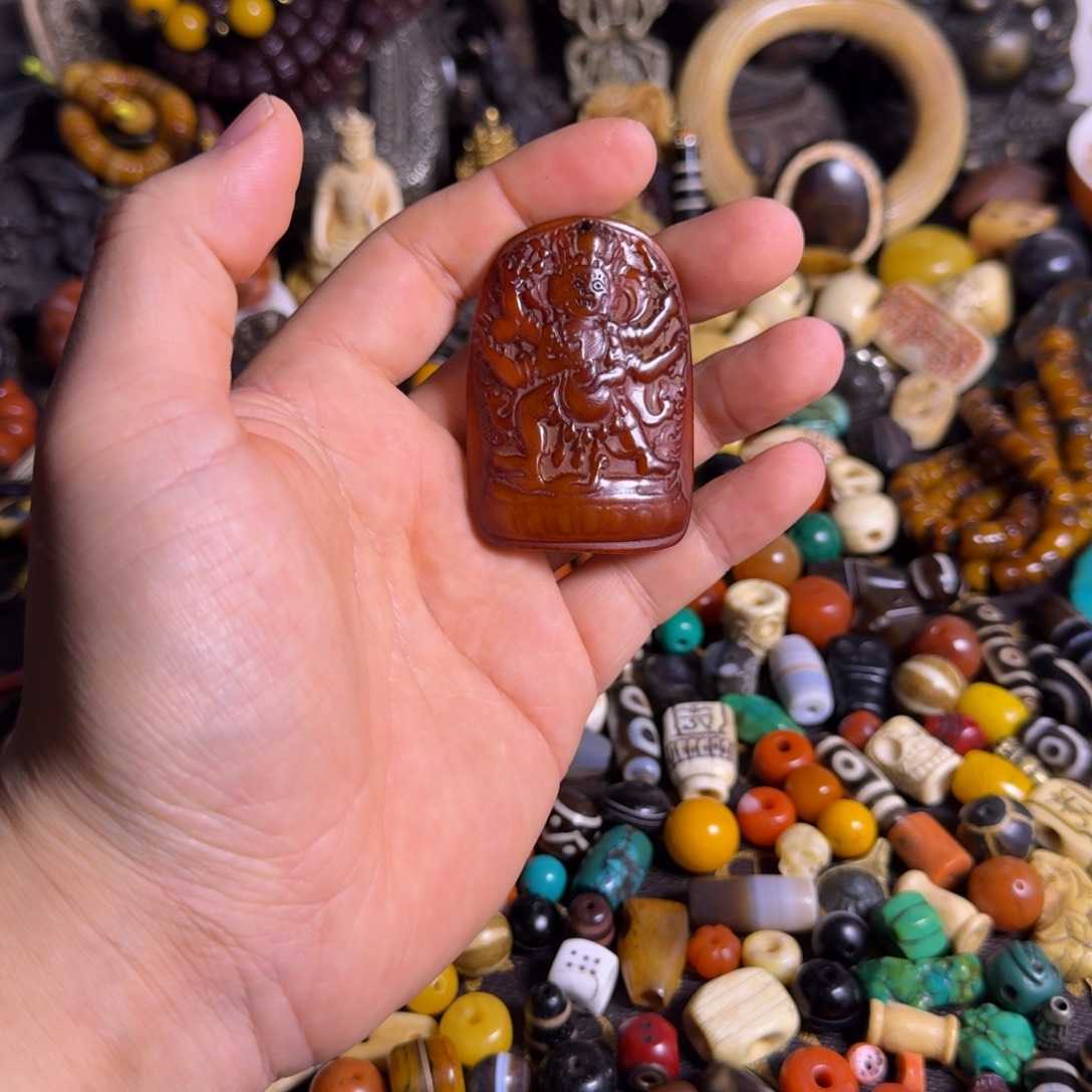 山***秀琉璃颈饰如图如图