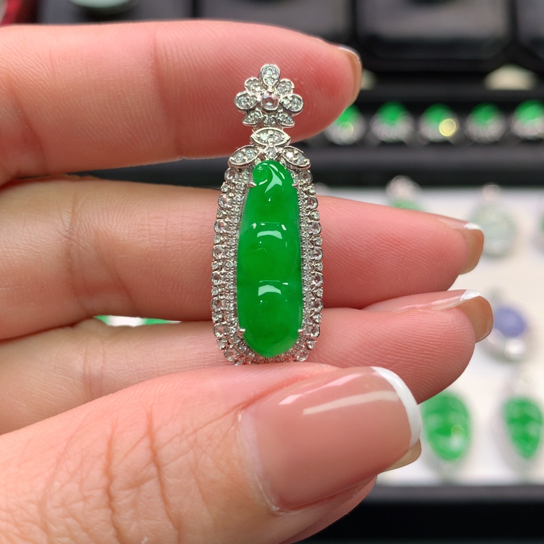 翡翠吊坠(不含链)18K金镶嵌