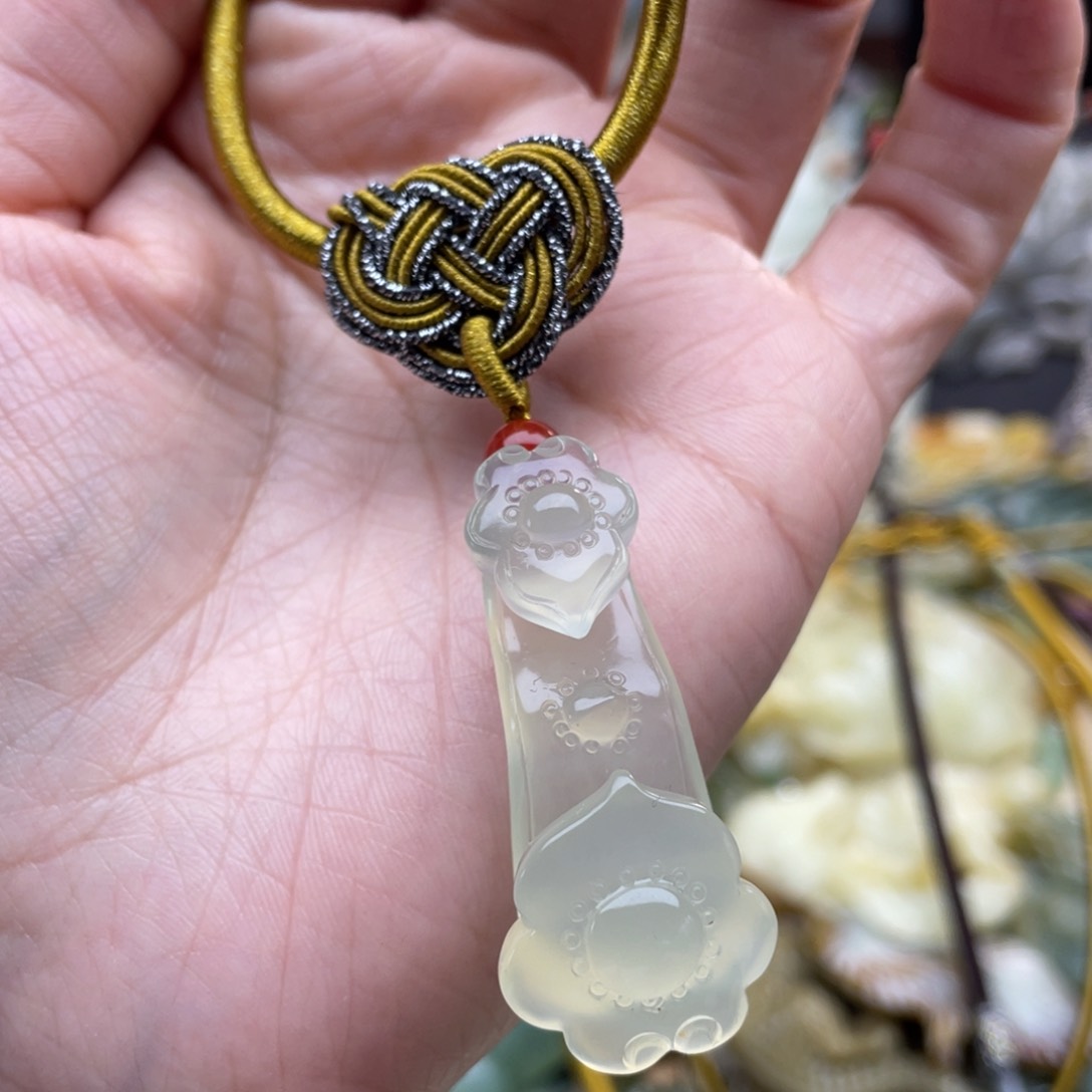 蛇纹石玉颈饰未镶嵌