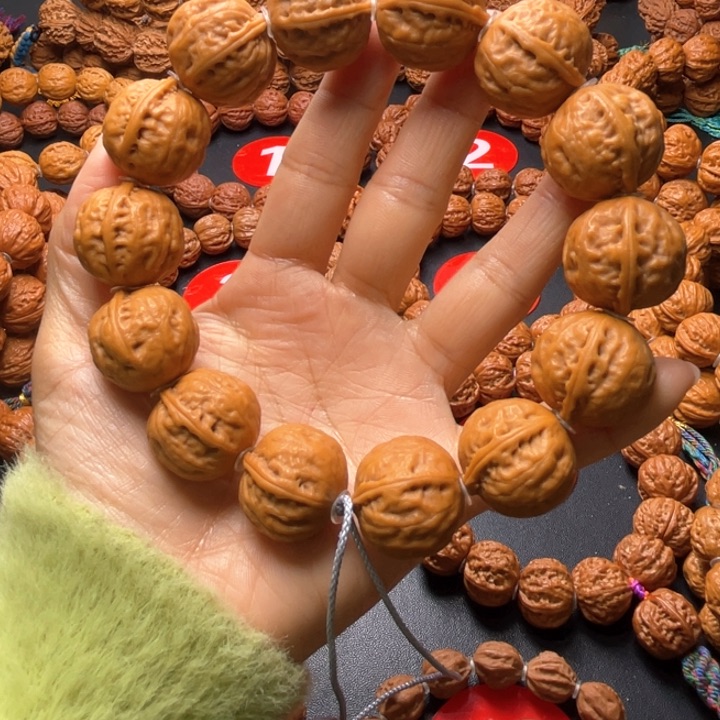 文玩核桃吊坠富甲一方