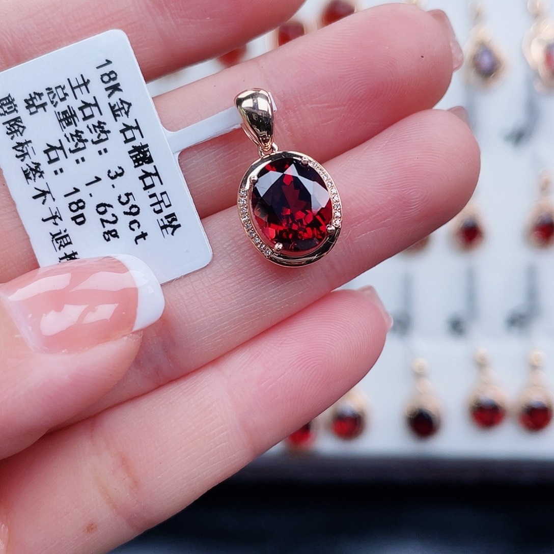 18K金镶嵌吊坠(不含链)石榴石