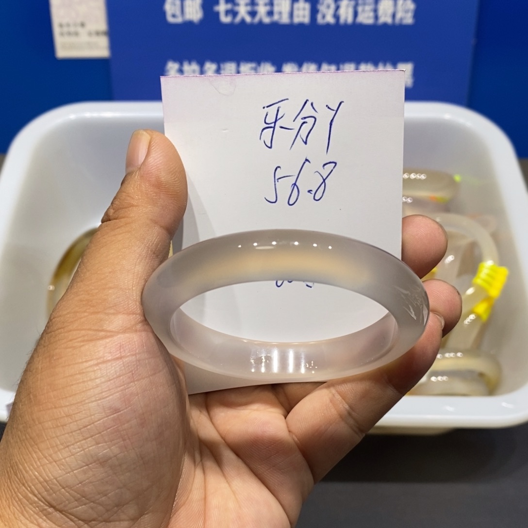 乐***丫玛瑙/玉髓未镶嵌手镯