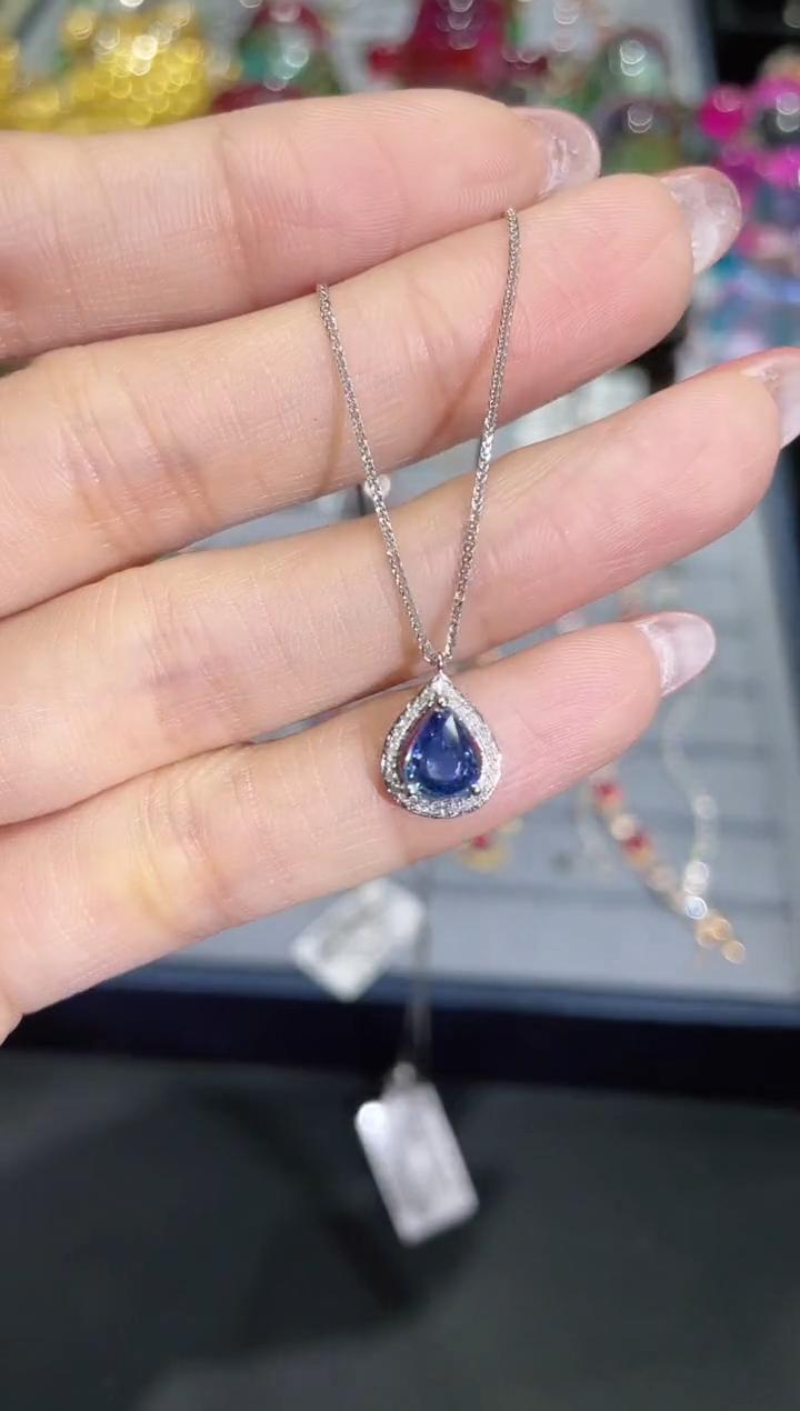 18K金镶嵌天然蓝宝石项链水滴