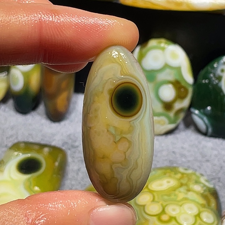 汤***烫玛瑙/玉髓未镶嵌珠宝奇石