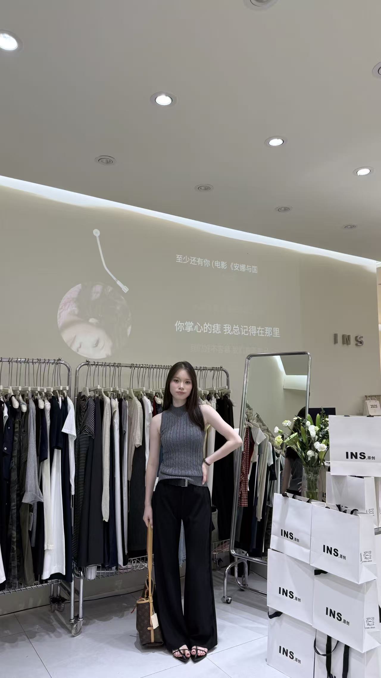 辣妹小众半高领麻花无袖针织小衫 