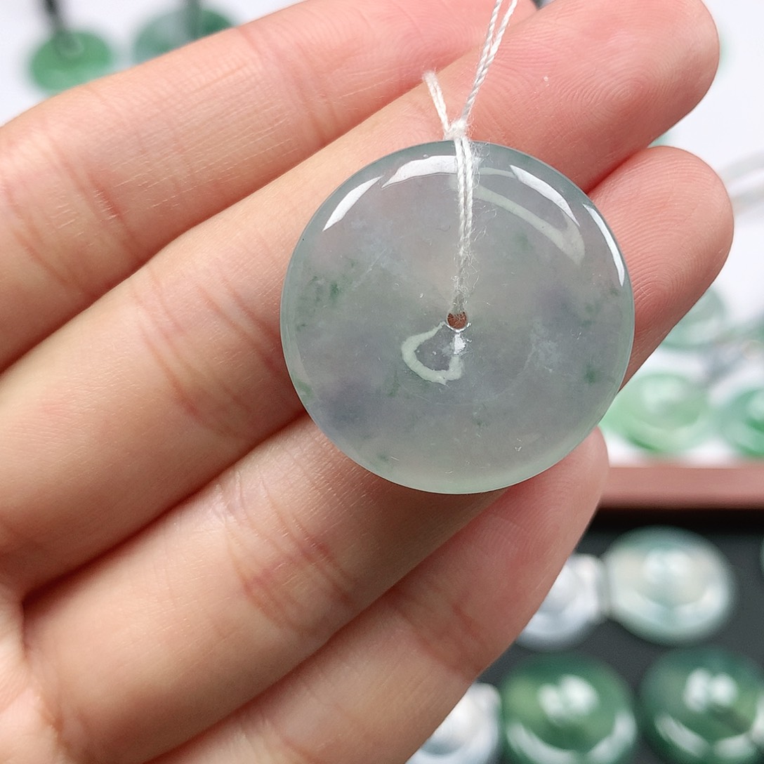 翡翠颈饰未镶嵌平安