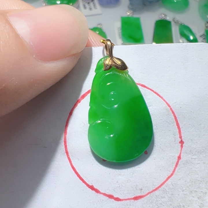 翡翠挂件18K金镶嵌翡翠