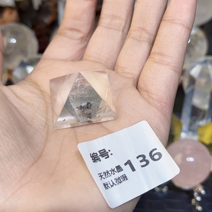 水晶摆件未镶嵌金字塔
