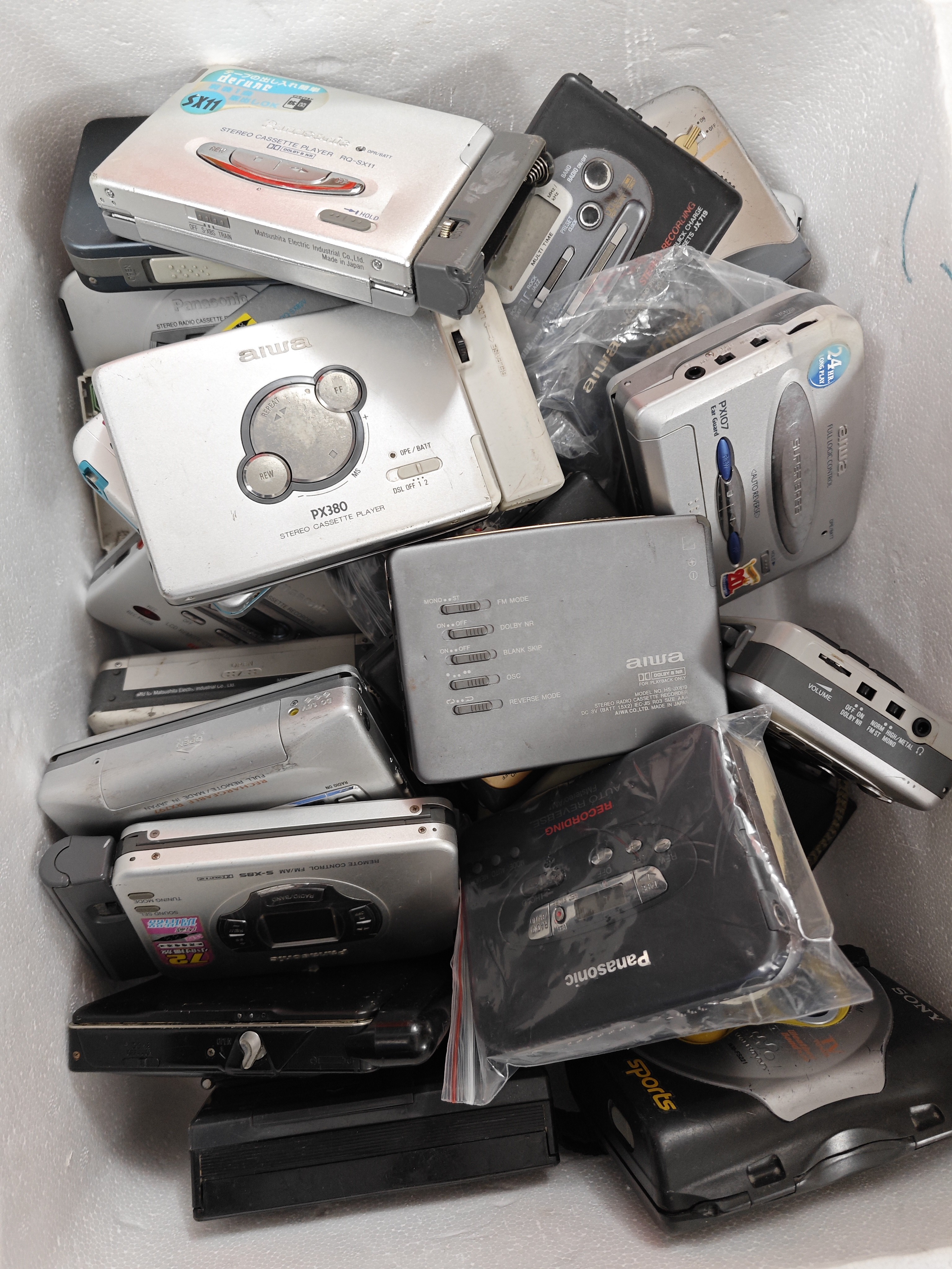 高端配件超薄磁带机砖头机随身听收藏品（不包好坏）