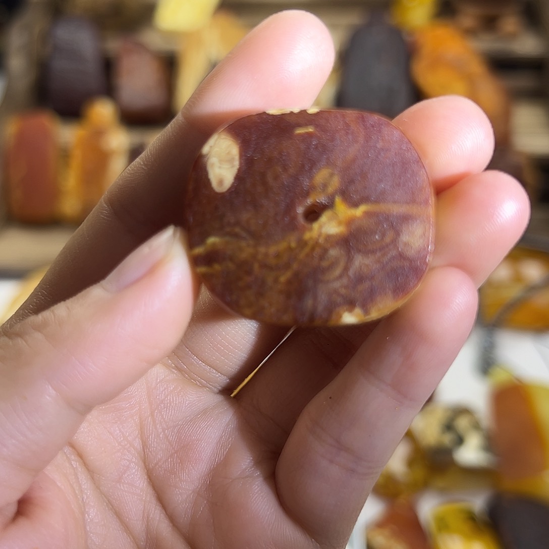 琥珀裸石未镶嵌琥珀