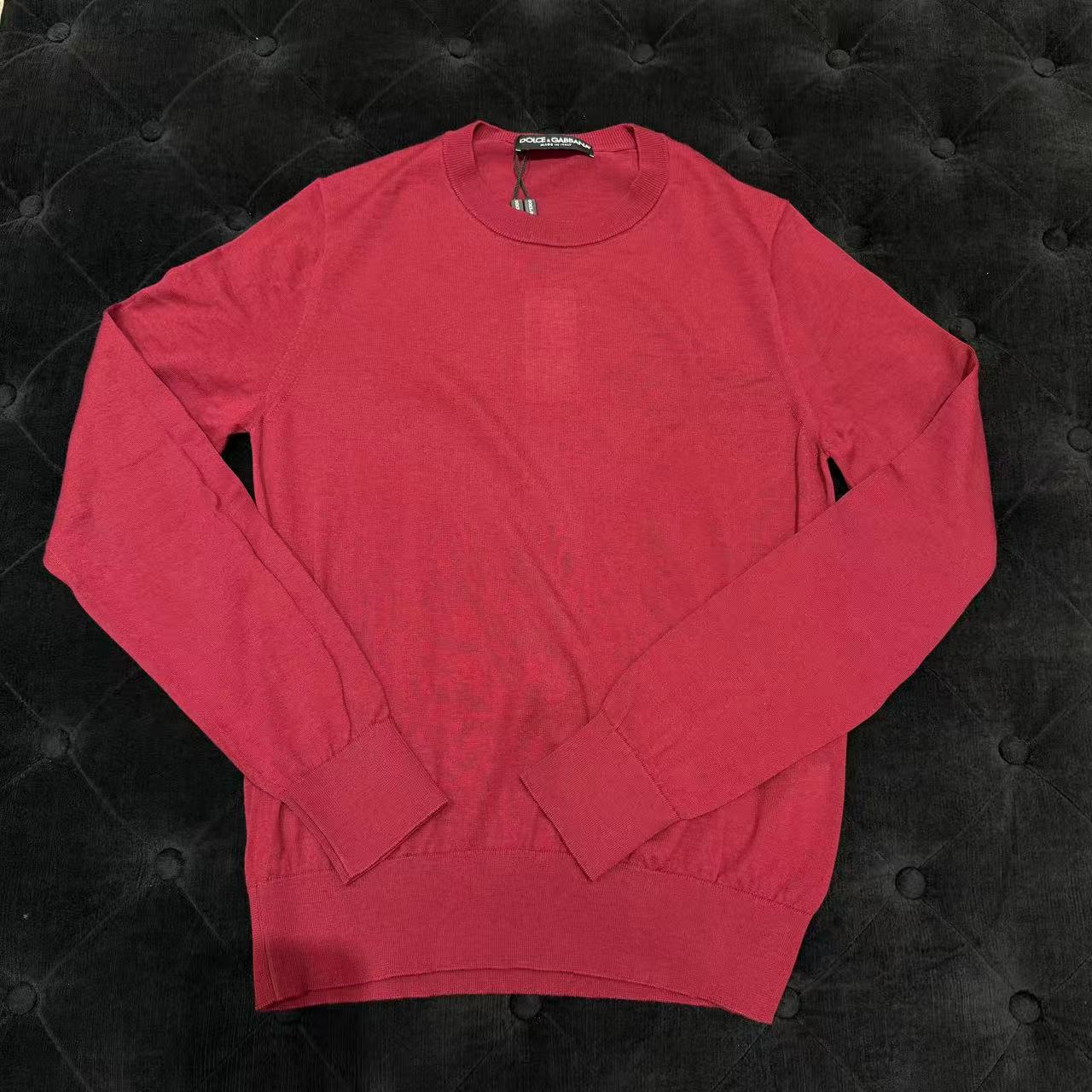 【CC在欧洲】D....G 1号折扣店  酒红色羊绒上衣