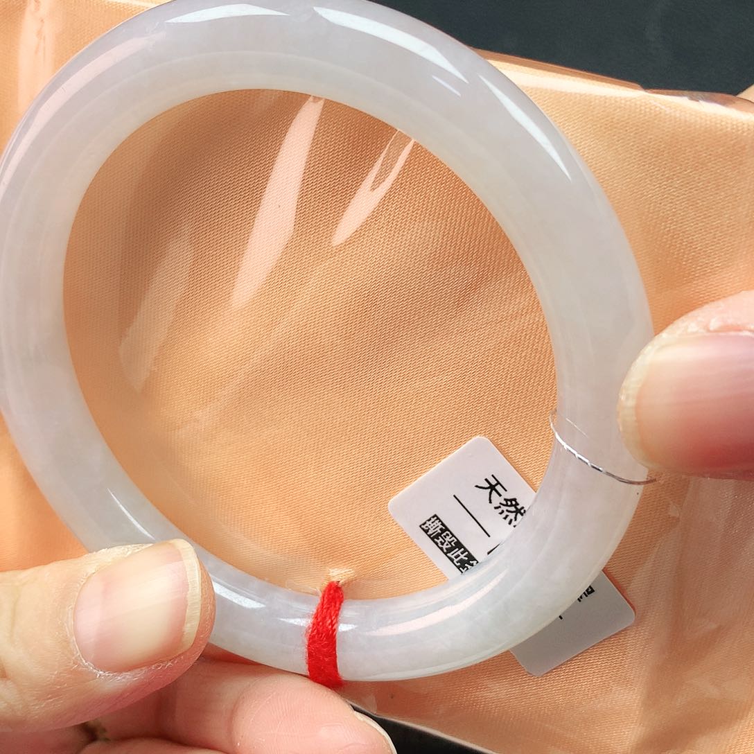 翡翠手镯未镶嵌56圈