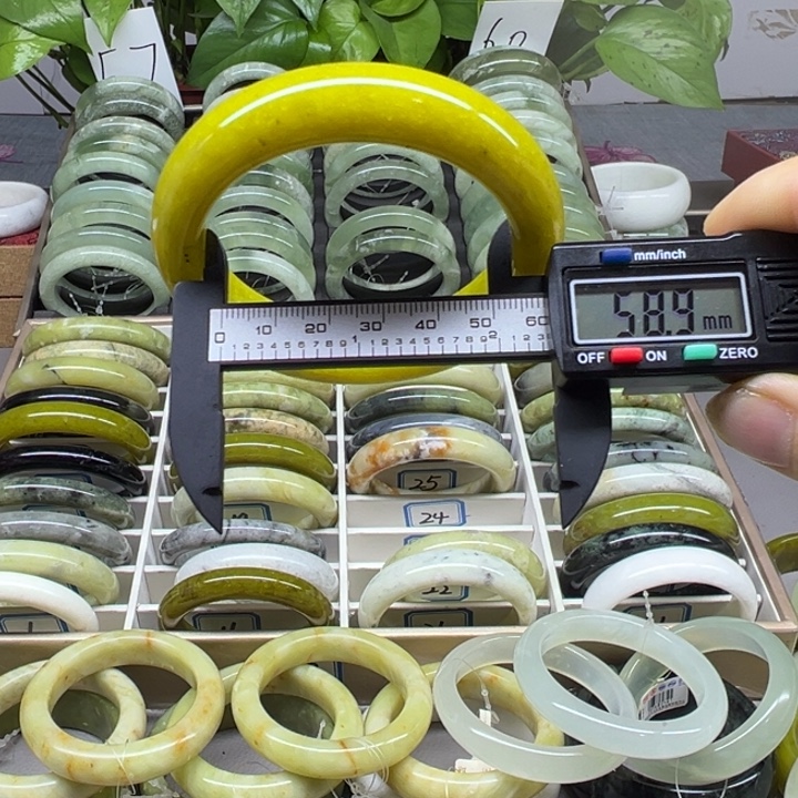 蛇纹石玉未镶嵌手镯29