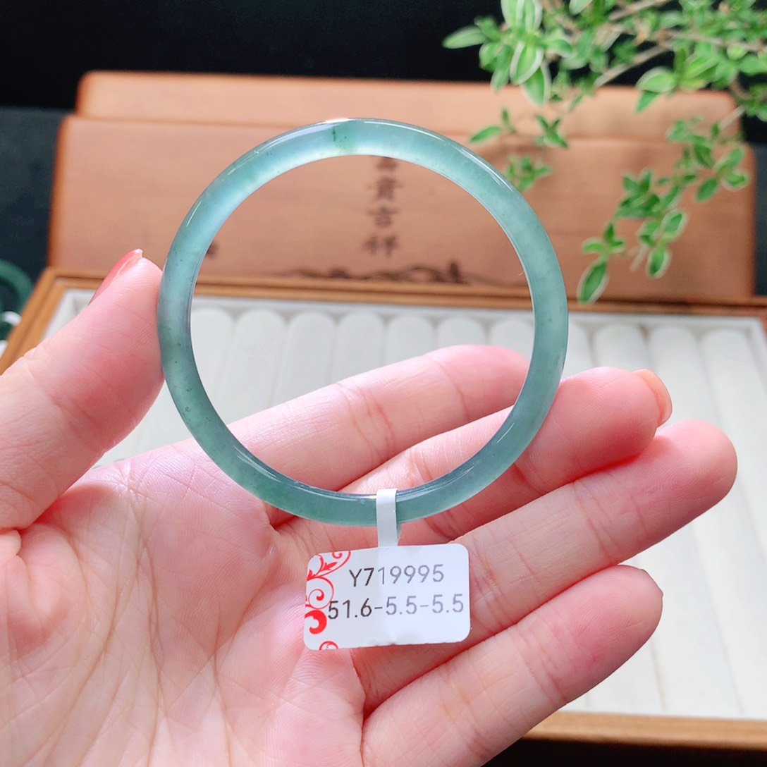 未镶嵌手镯（圆镯）翡翠