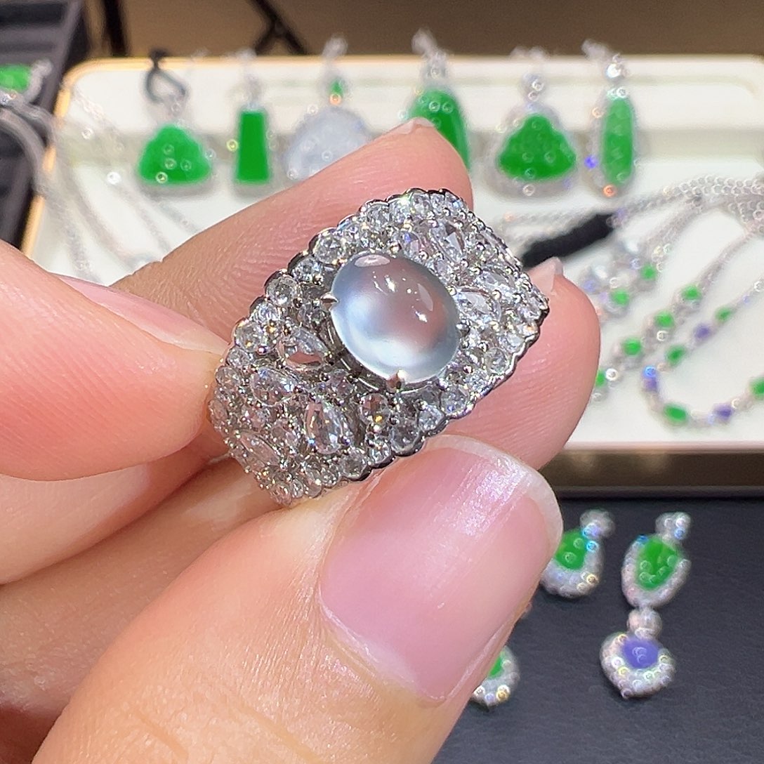 翡翠18K金镶嵌戒指