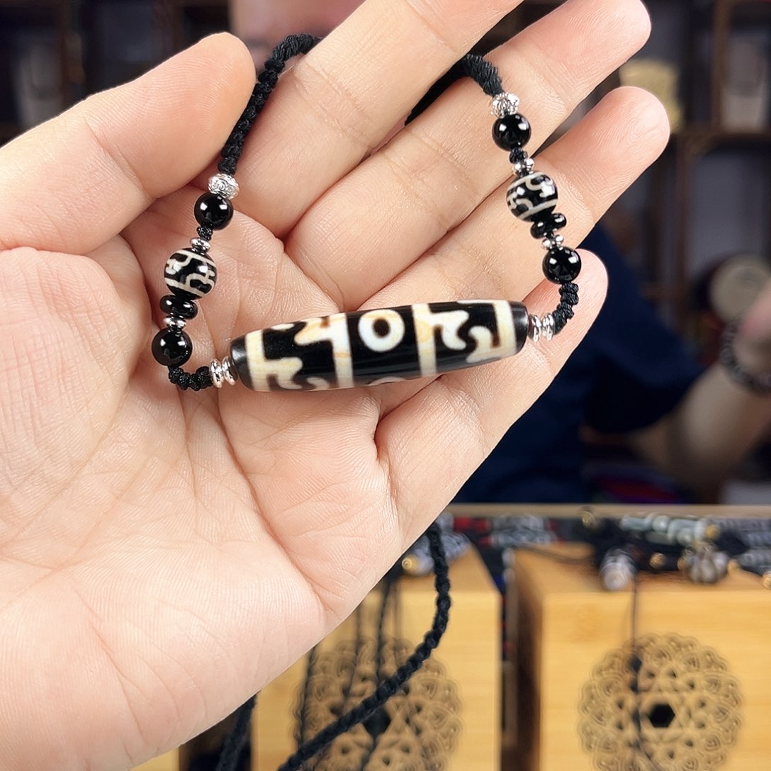 玛瑙/玉髓颈饰合金心****。