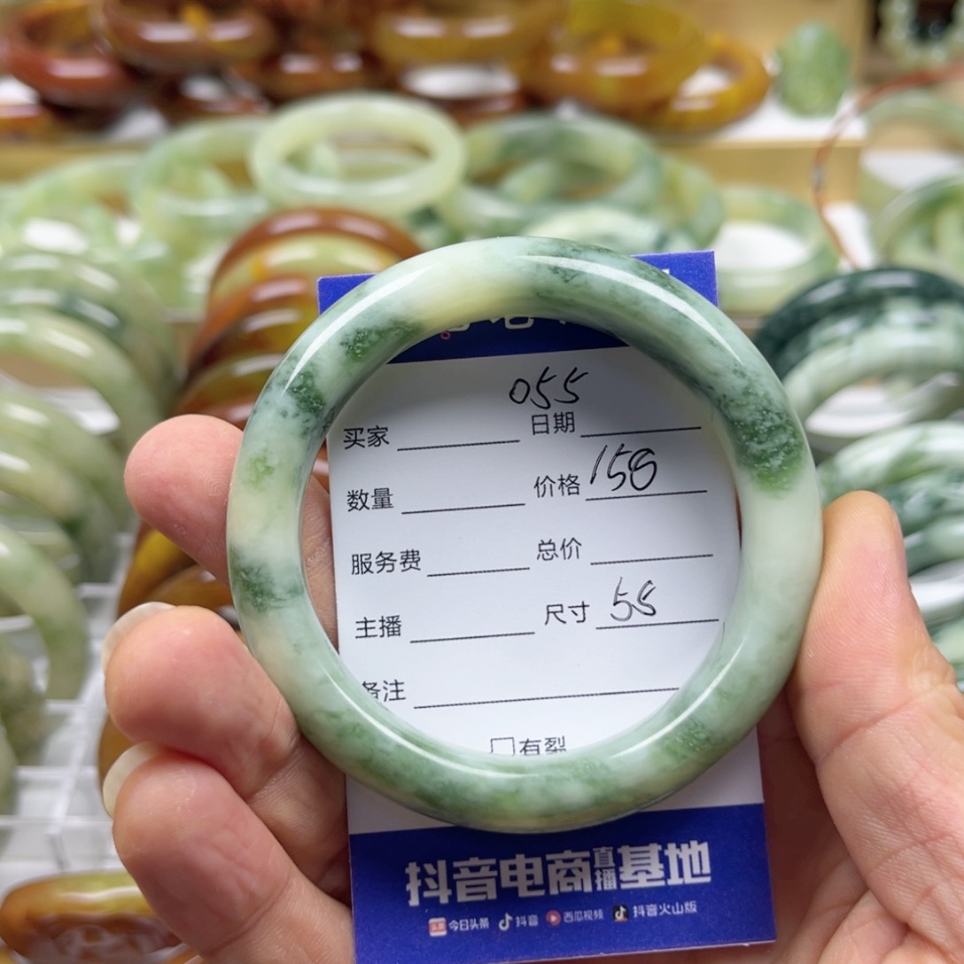 透闪石-蛇纹石玉手镯未镶嵌