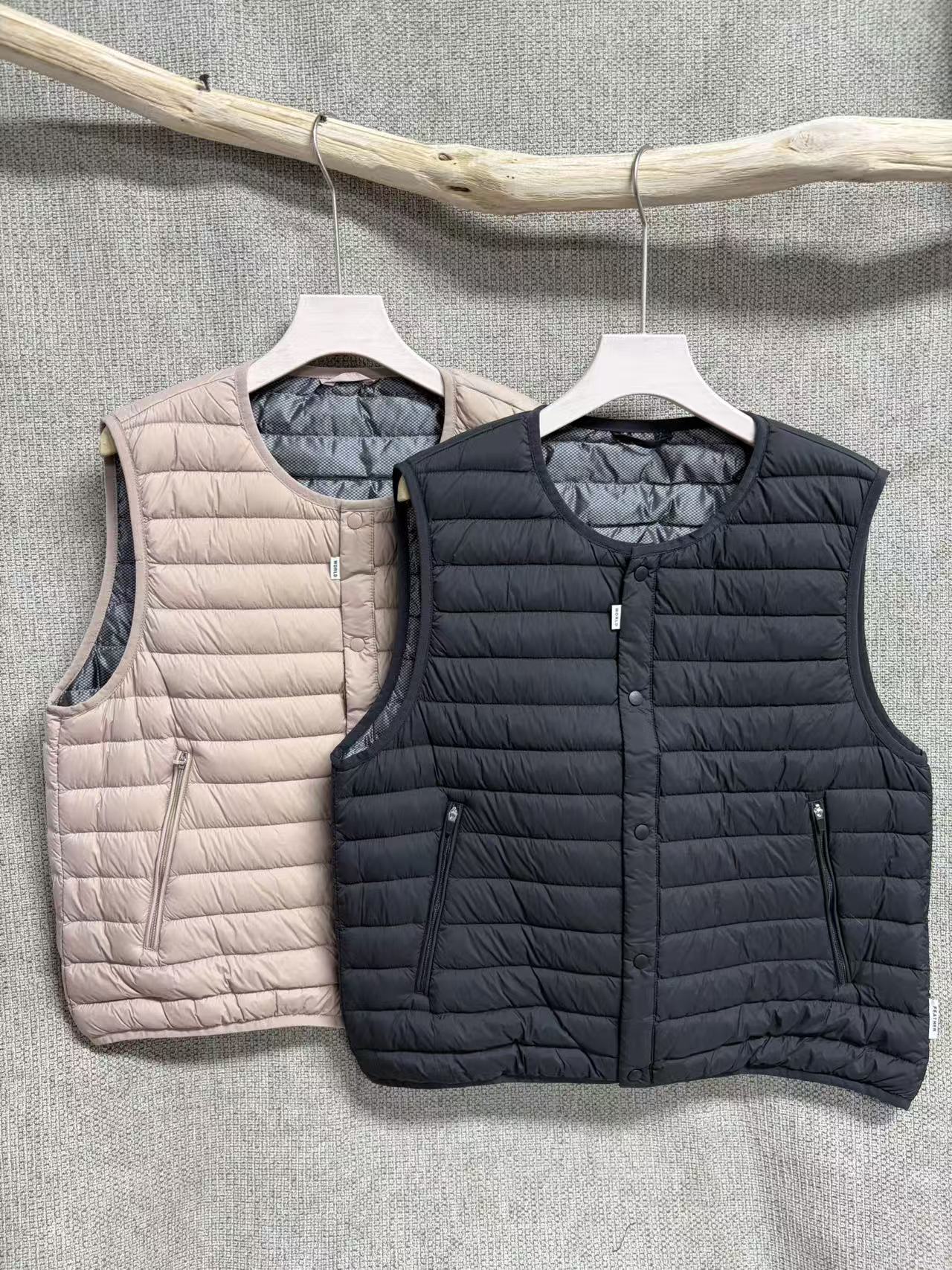 2025新款女士休闲冬季羽绒宽松马甲单排扣圆领无袖背心176A892F03