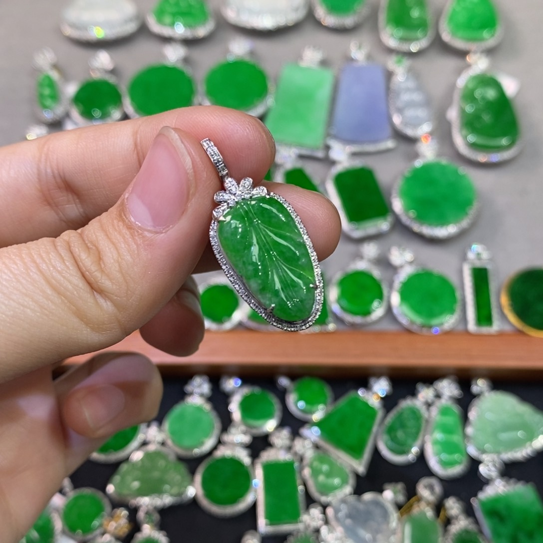 翡翠吊坠(不含链)18K金镶嵌