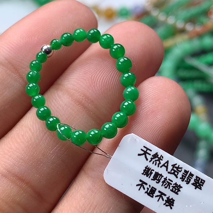 翡翠手镯未镶嵌卡