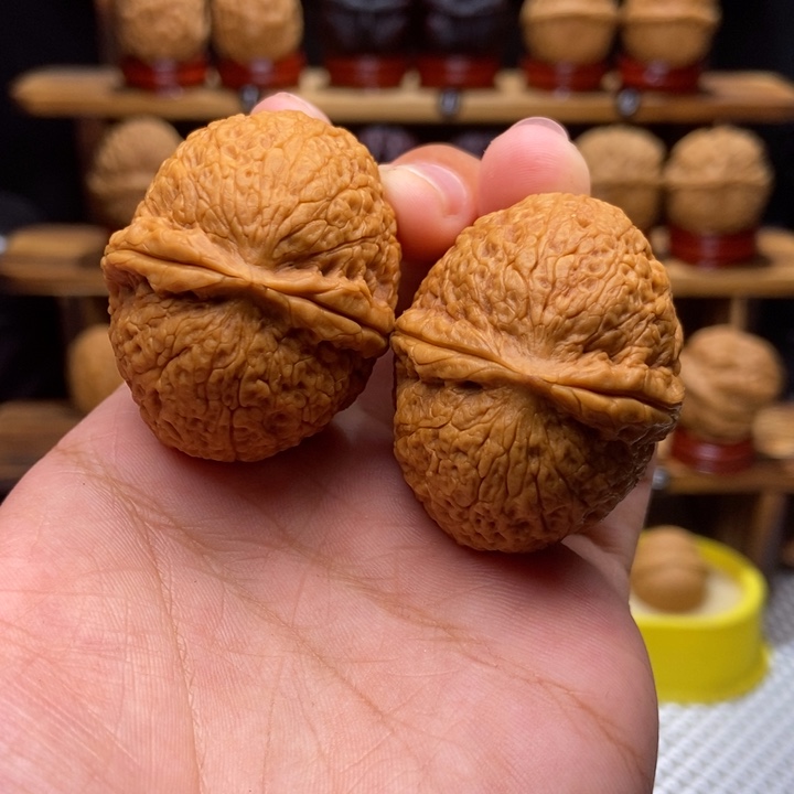 文玩核桃吊坠红狐元宝7