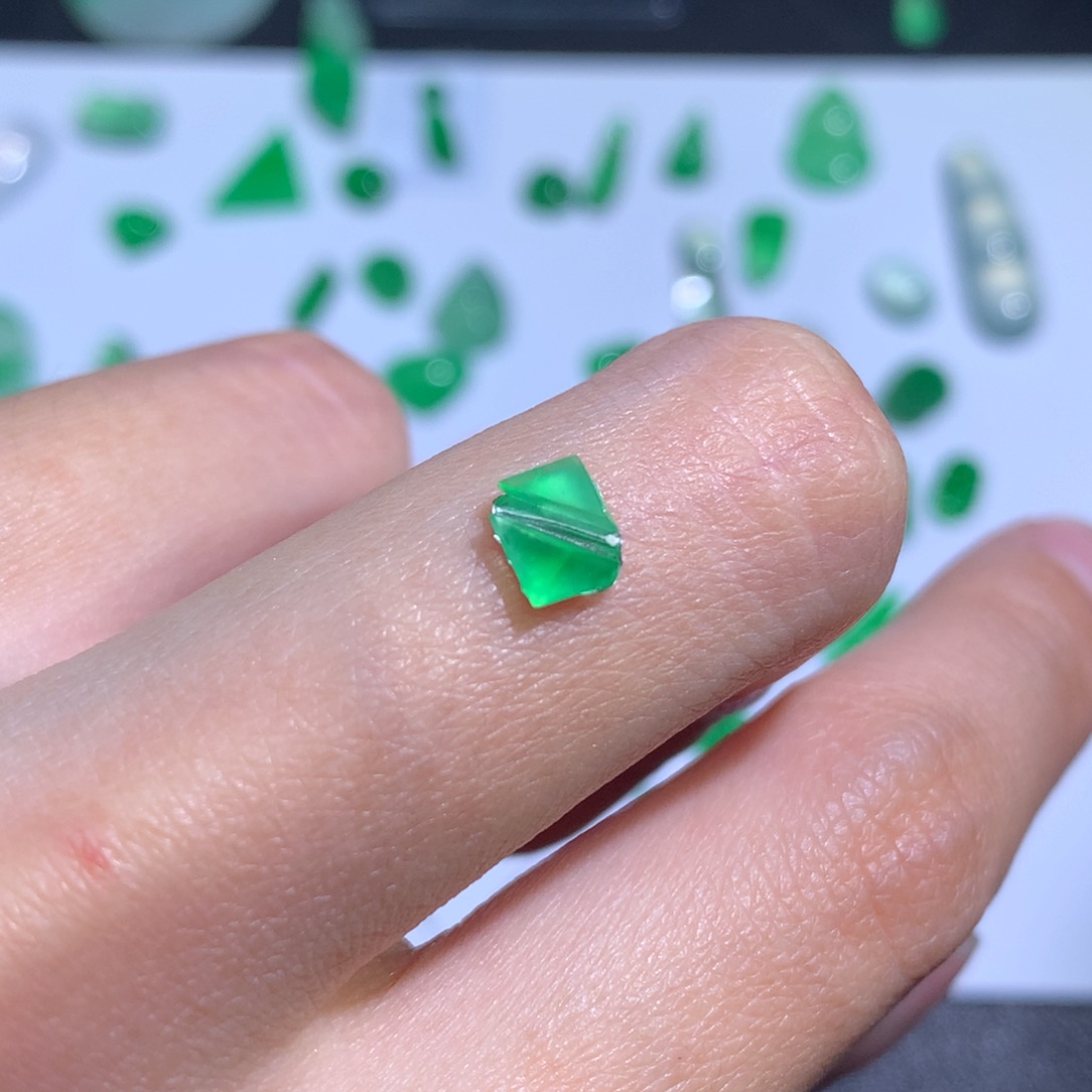 翡翠未镶嵌颈饰5.1 3.2 2.7