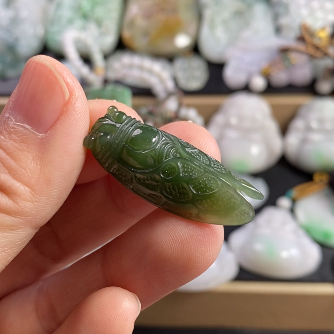 和田玉颈饰未镶嵌一鸣惊人