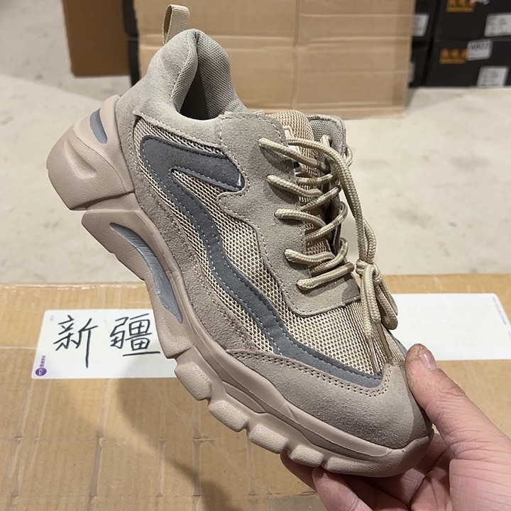 39码防砸防刺劳保鞋。