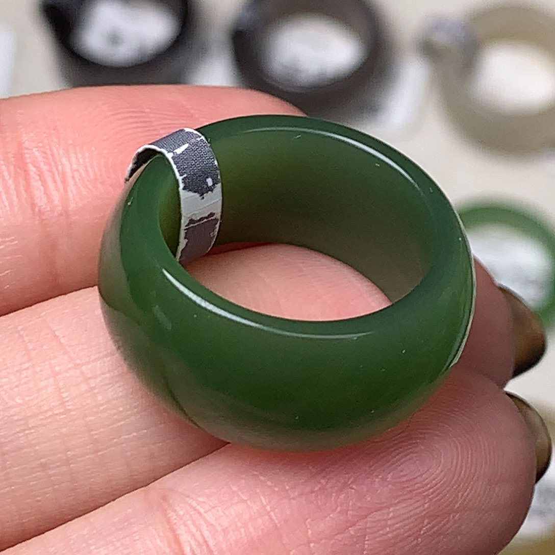 未镶嵌戒指和田玉