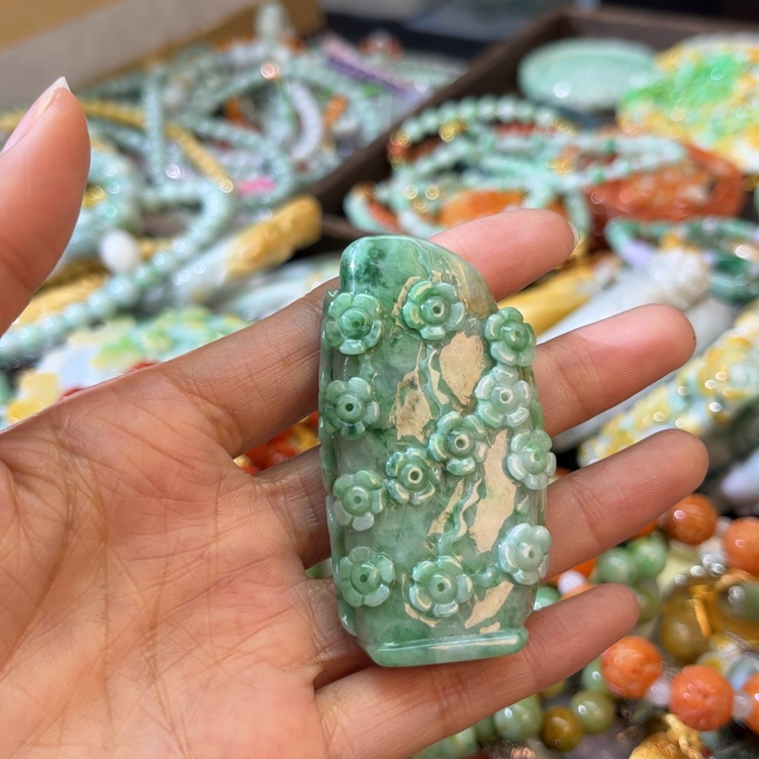 翡翠颈饰未镶嵌 待编款