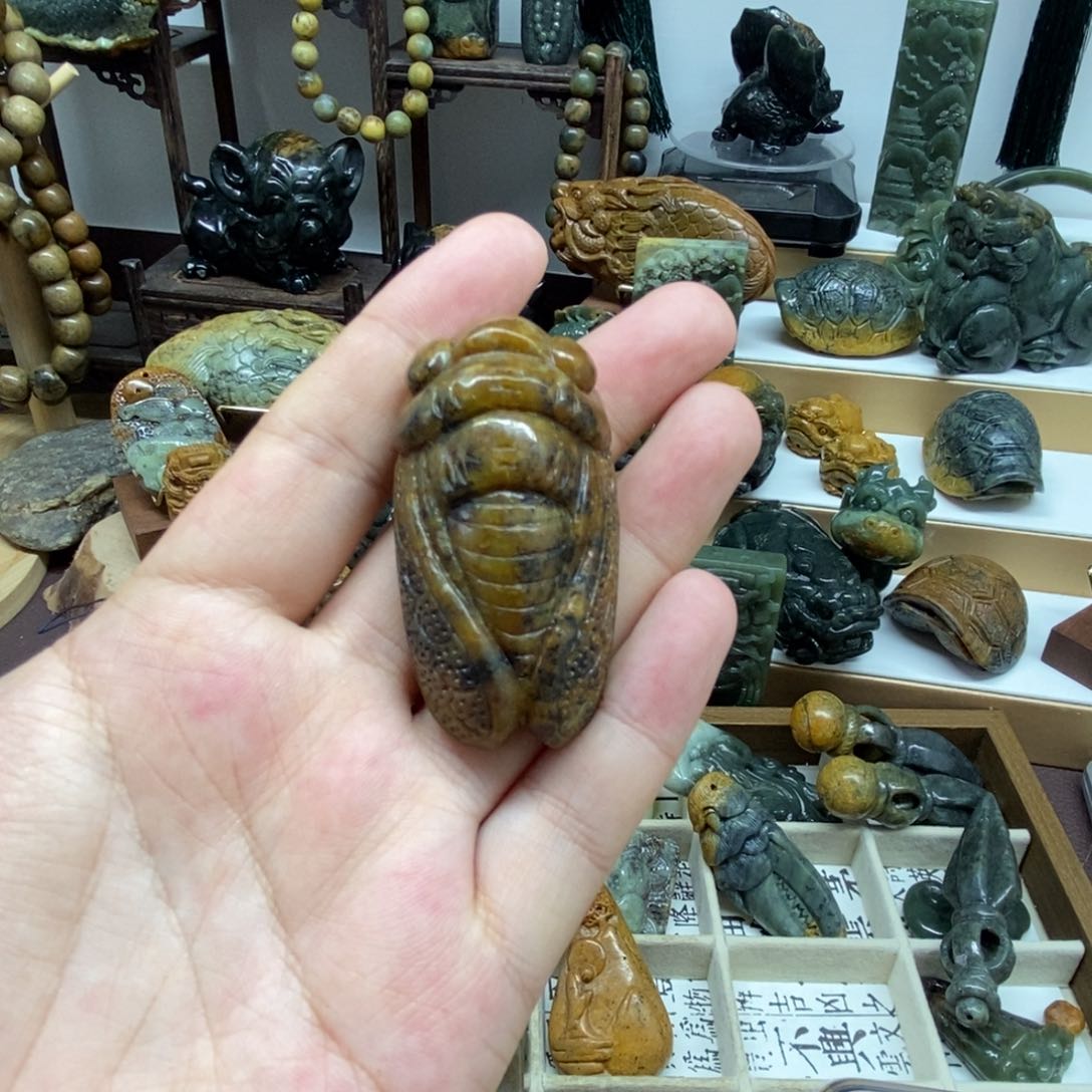 未镶嵌岫岩河磨玉（透闪石质玉）挂件