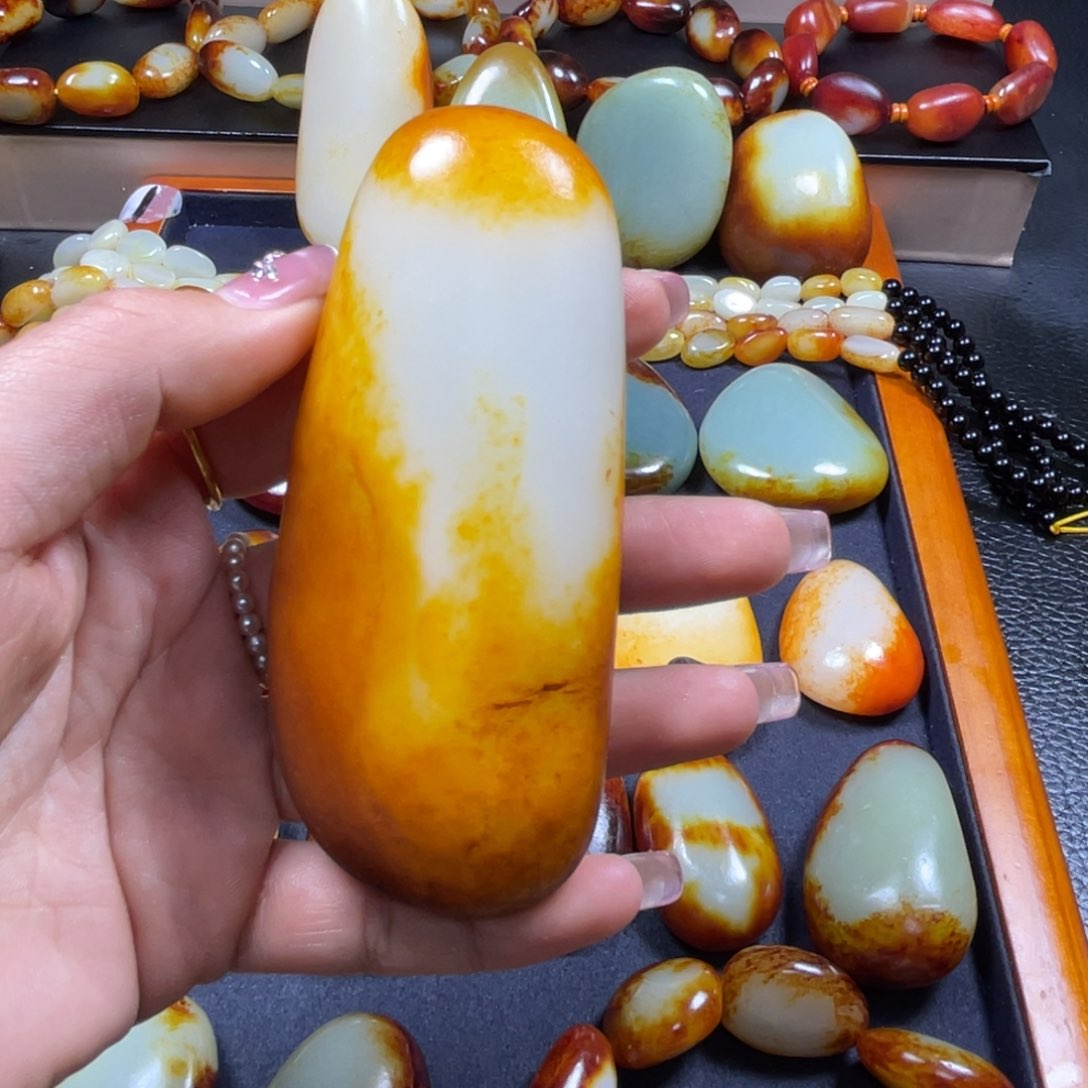 颈饰未镶嵌和田玉佛**心