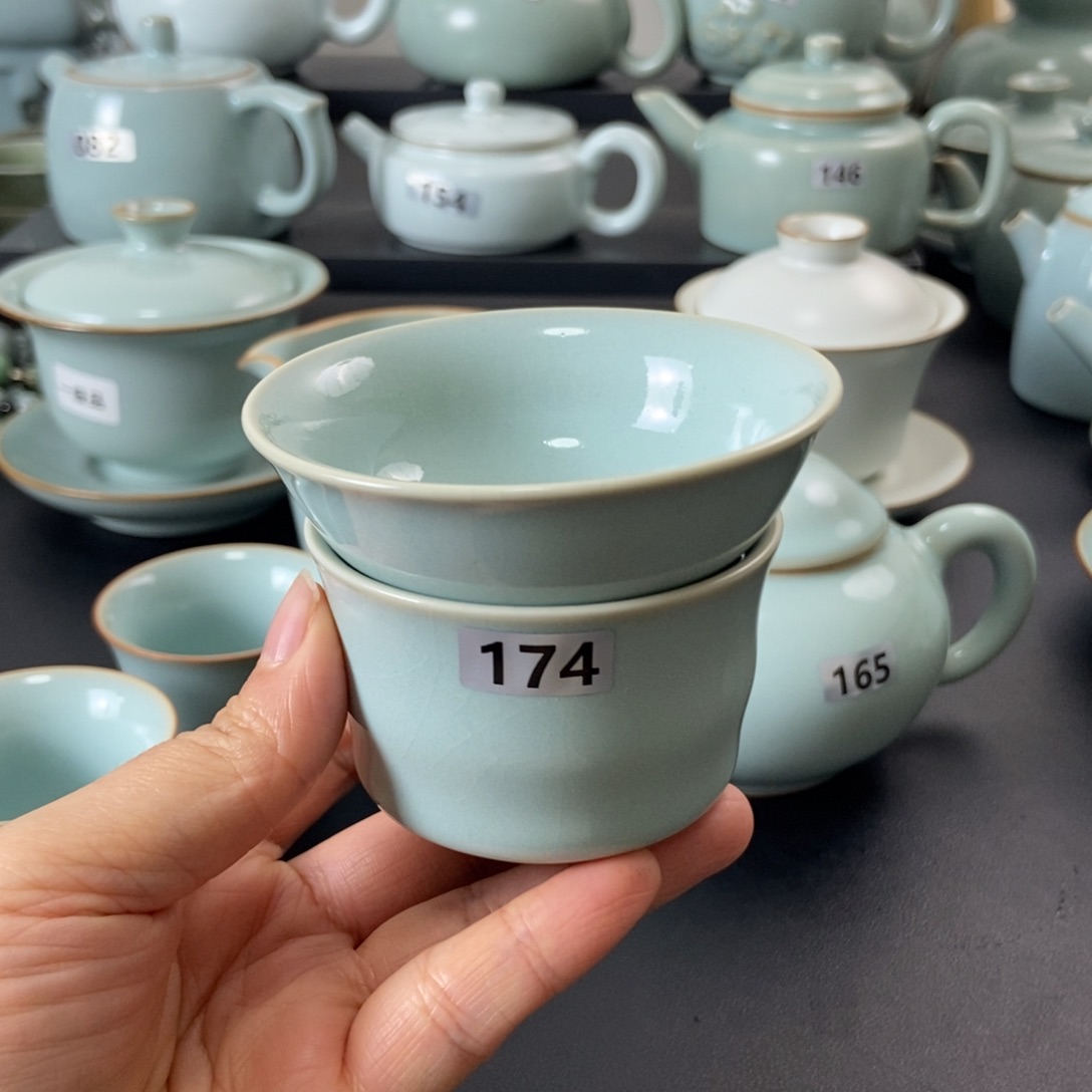 壶微瑕天青釉的茶漏