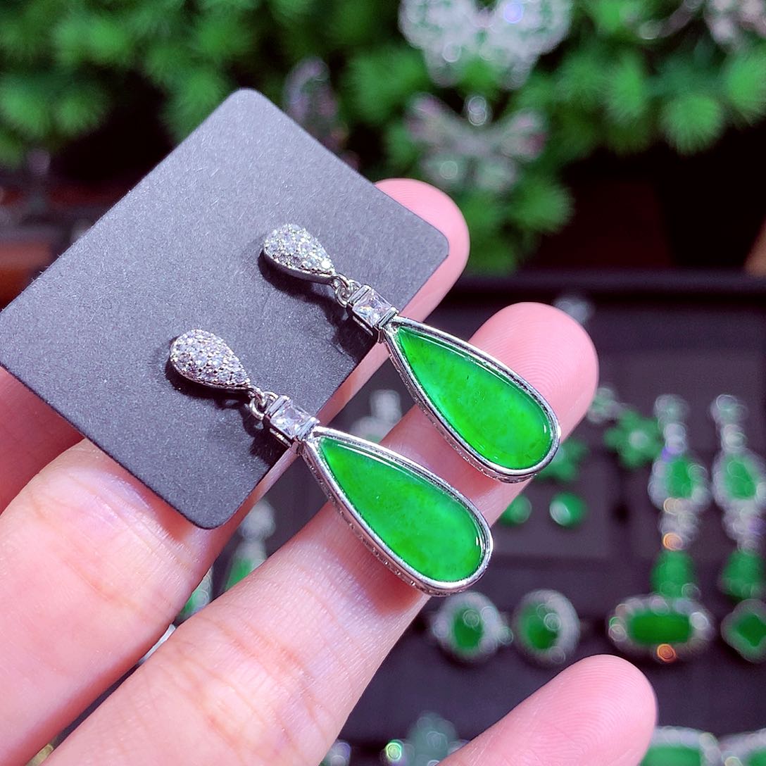 颈饰未镶嵌翡翠天然