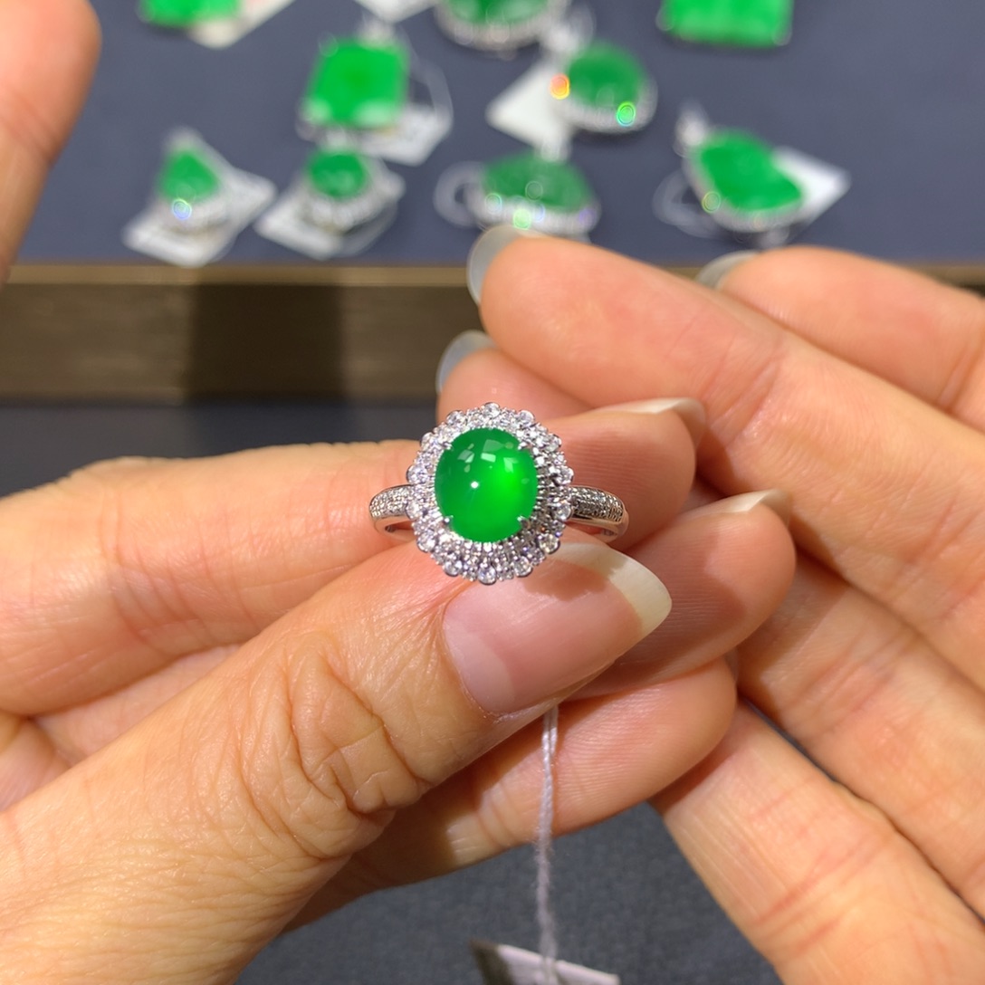 翡翠戒指18K金镶嵌翡翠