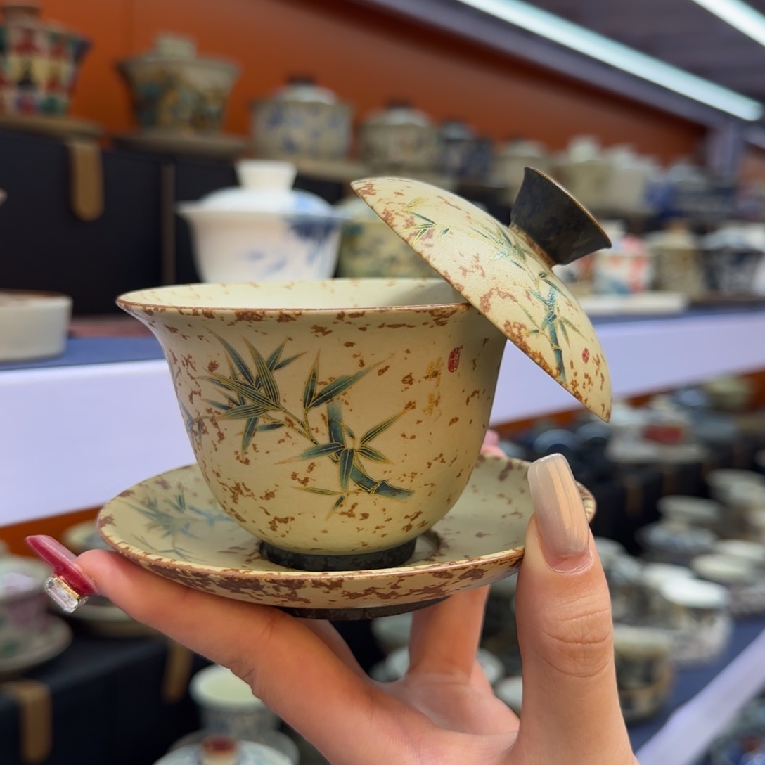 我在外面吃饭呢你在哪